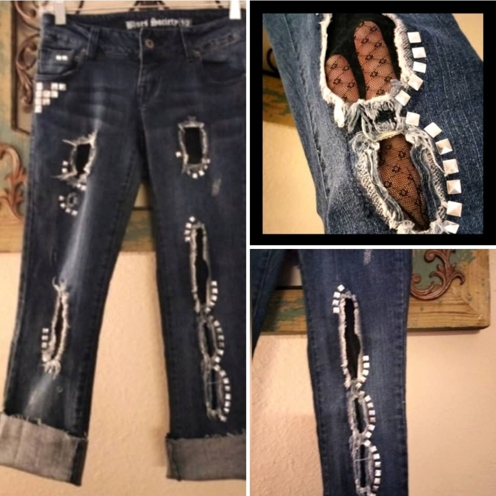 Blues Society  Embellished Crop Jean. NWOT Size Junior 1/2